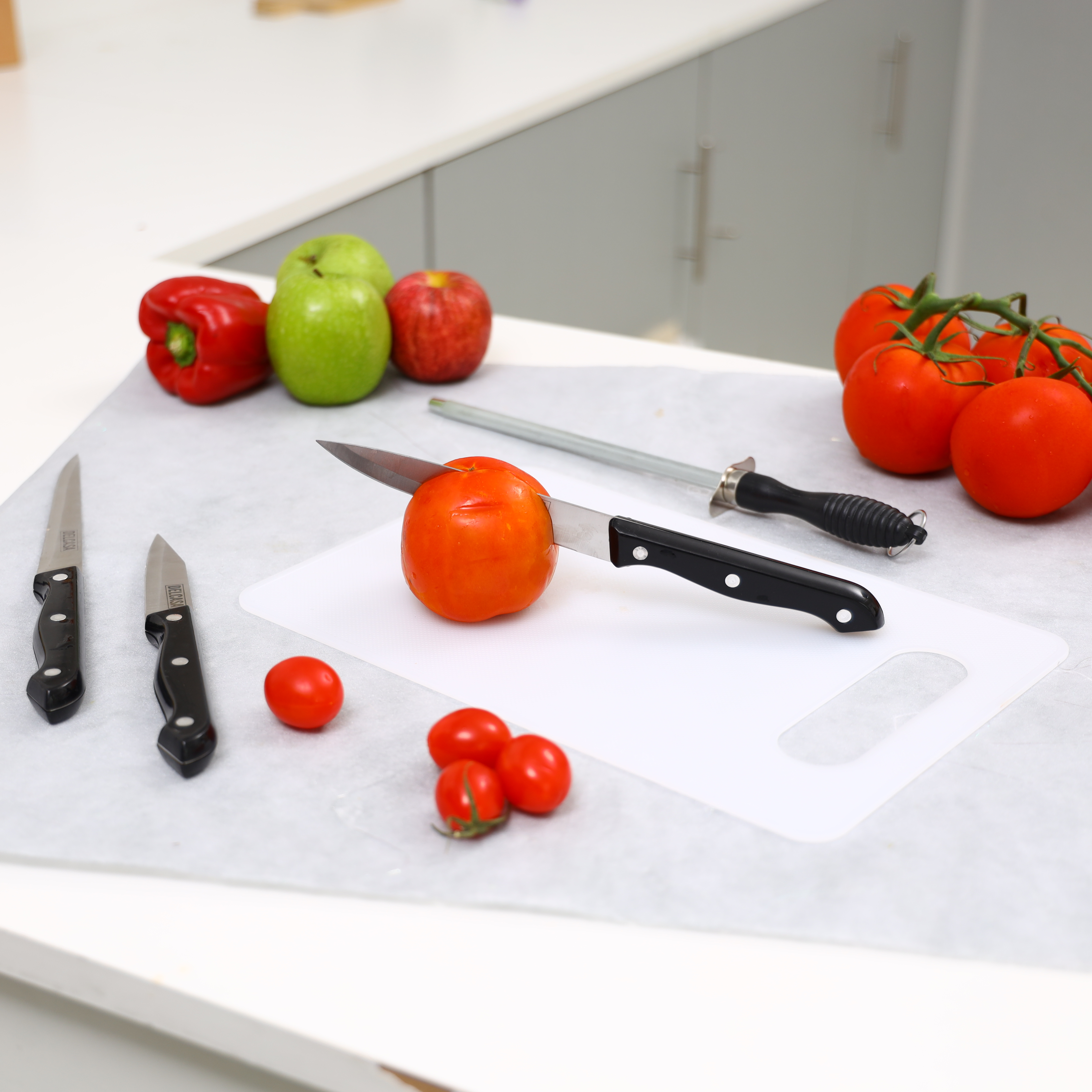 Buy Delcasa 4Pc Knife Set/Wooden Cutting Board Online in UAE - Wigme