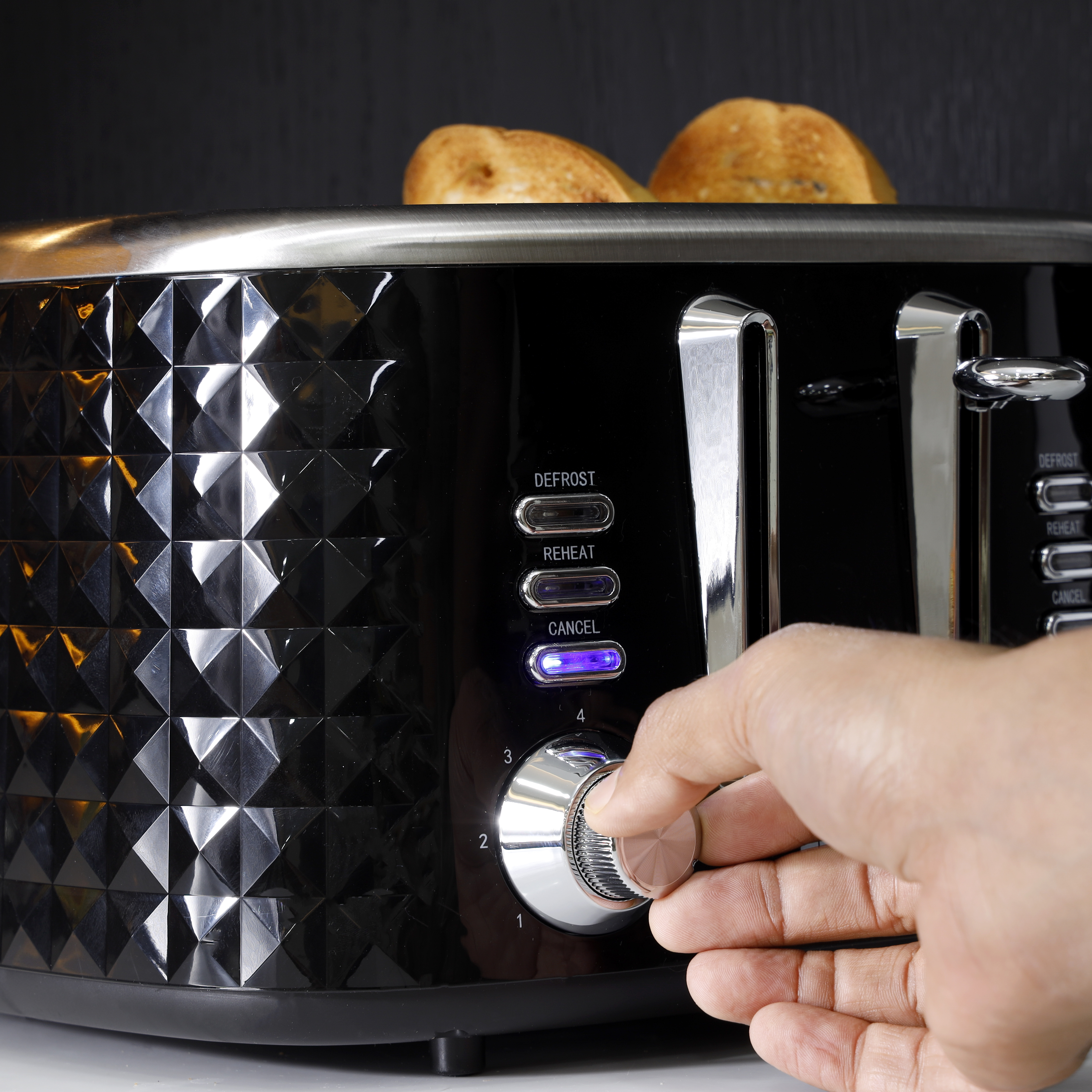 Geepas 4 Slice Bread Toaster - Adjustable 7 Browning Control 4 Slice Pop-Up  Toaster with Removable