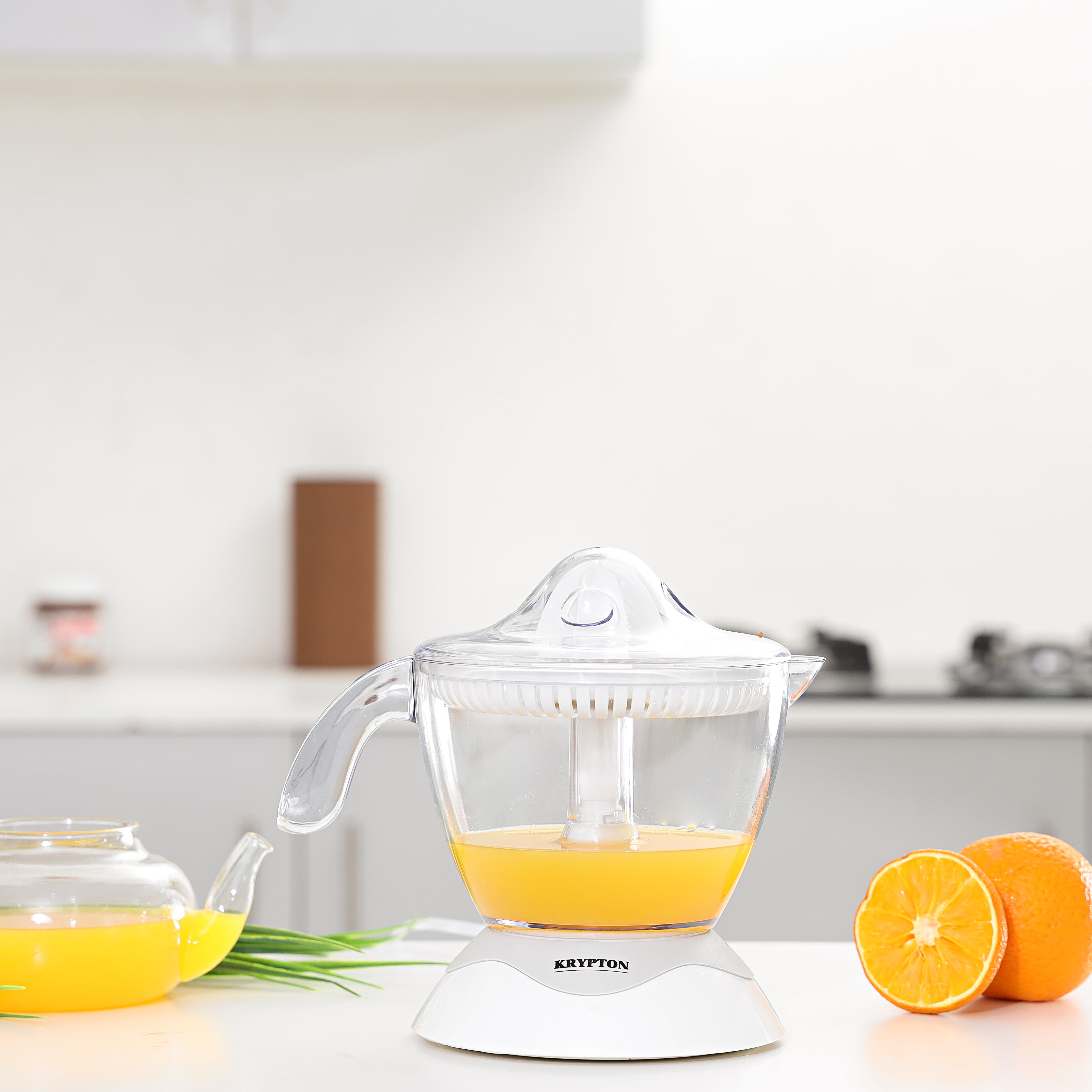 with easy pour spout lime grapefruit Eznnon BPA-free electric citrus juicer extractor: compact and large-capacity pulp control orange lemon 