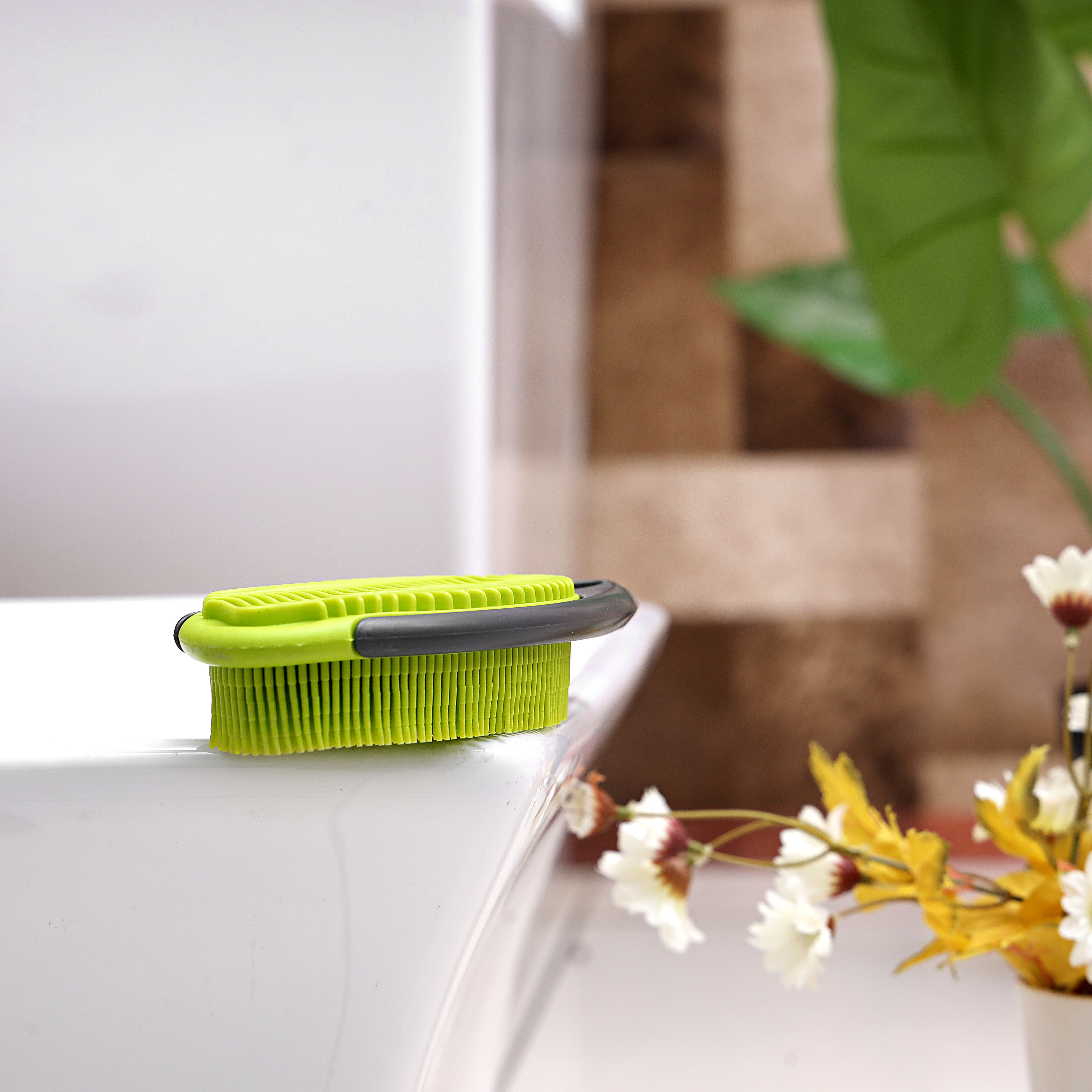 Buy Royalford Scrubbing Brush With Handle - Easy To Clean Hard & Stiff  Bristle Brush Made Of Durable Online in UAE - Wigme