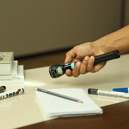 display image 4 for product Rechargeable LED Flashlight, 206 MM - - 3W CREE-XPE LED - 800mAh NI-CD Battery - Aluminium Body - 1000meters Real Range Distance - 1hour of Working