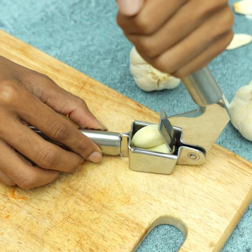  Mincer Garlic Press Mincer Garlic mincer tool - Versatile  Design, Easy to Clean Useful garlic crusher tool (White): Home & Kitchen
