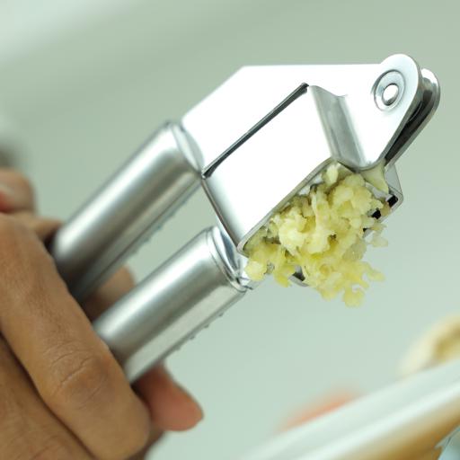  Mincer Garlic Press Mincer Garlic mincer tool - Versatile  Design, Easy to Clean Useful garlic crusher tool (White): Home & Kitchen