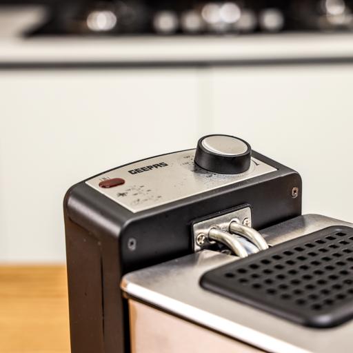 display image 4 for product Deep Fryer with Compact 2180W Powerful 3L | Overheat Protection & Chrome Plated Basket - Geepas