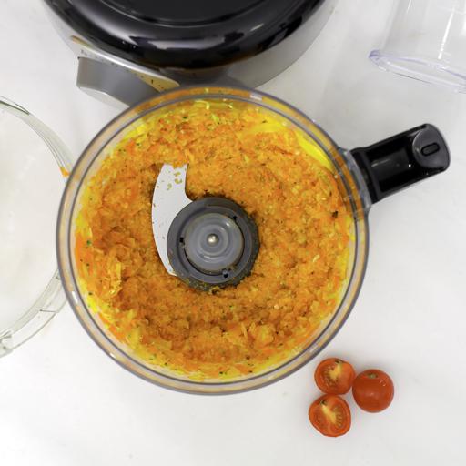 Is It Safe To Put Hot Food In A Food Processor?