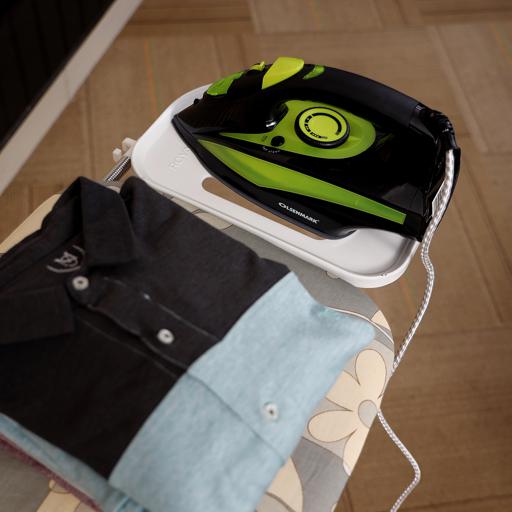 display image 3 for product Olsenmark Ceramic Wet And Dry Steam Iron - Ceramic Soleplate - Steam/Dry/Spray/Burst Function